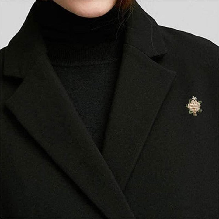 Spilla floreale con stami di perle da donna - image 1
