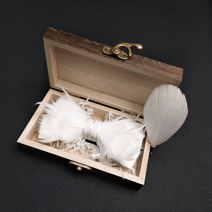 Papillon con piume da principe bianco puro per bambini con spilla da bavero - Adulto - image 1