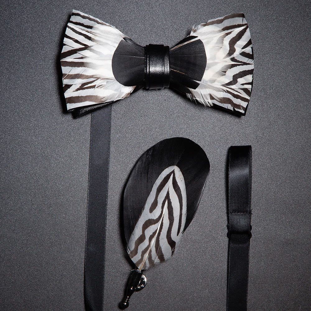 Papillon con piume di zebra bianco e nero con spilla da bavero - Bianco e nero - image 0