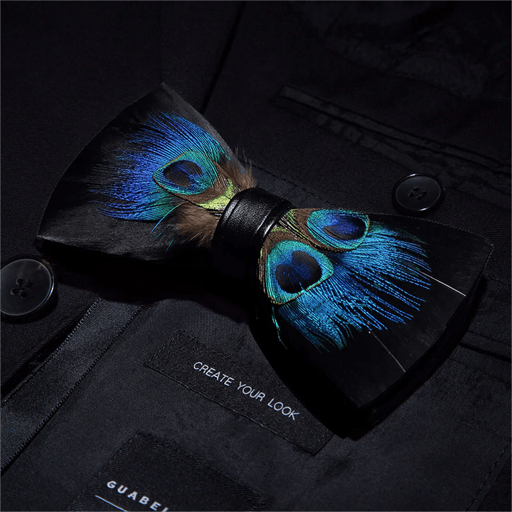 Papillon con piume di pavone blu e nere per bambini con spilla da bavero - image 1