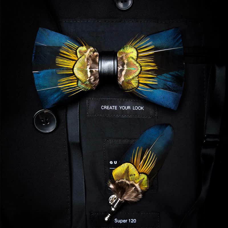 Papillon con piume di pavone blu e gialle con spilla da bavero - Adulto - image 0