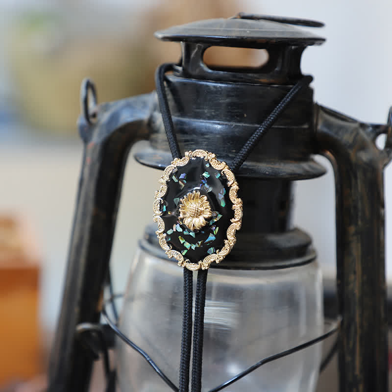 Cravatta Bolo con Girasole in Stile Vintage e Dettagli in Oro - image 1