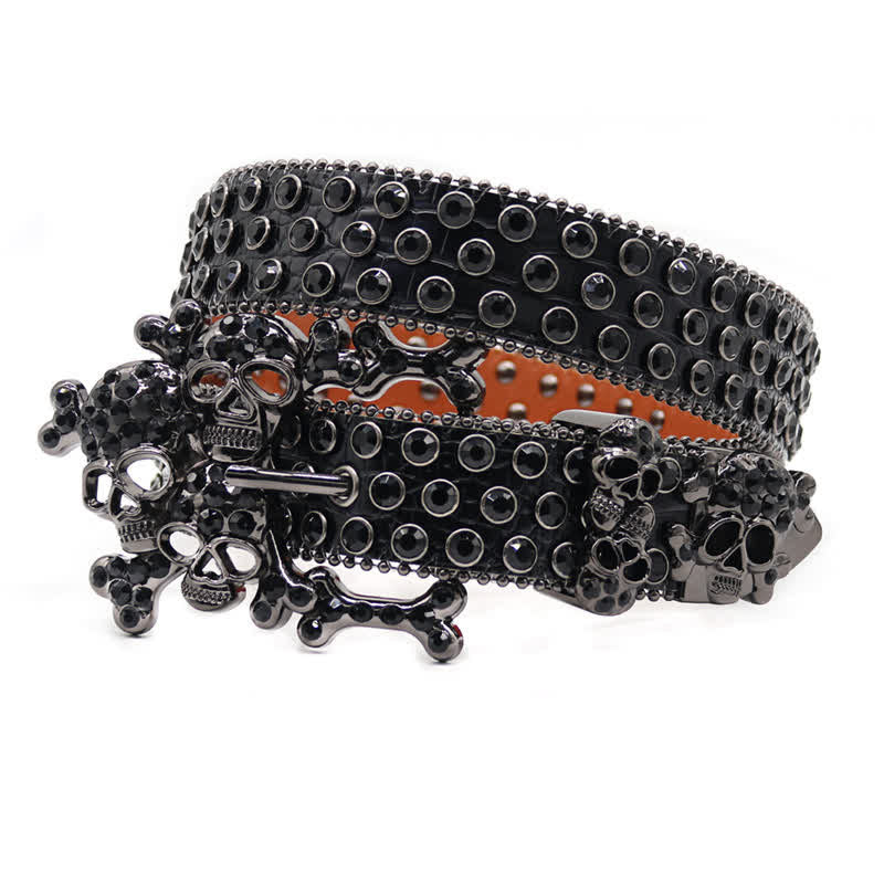 Cintura in pelle con fibbia a forma di teschio nero e borchie di strass - image 2