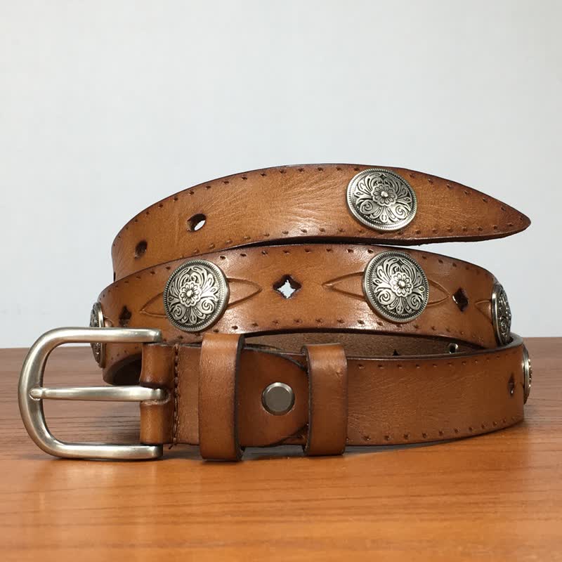 Cintura in pelle vintage con rivetti a forma di fiore intagliato rotondo - image 2