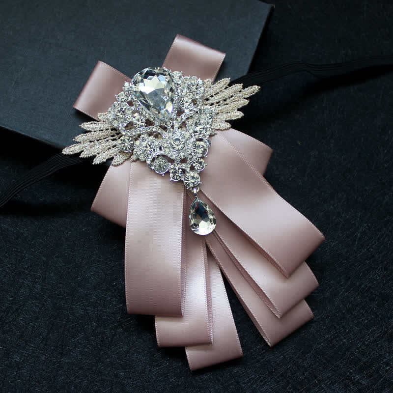 Cravatta a farfalla con nastro pendente in strass di cristallo retrò - Cachi - image 6
