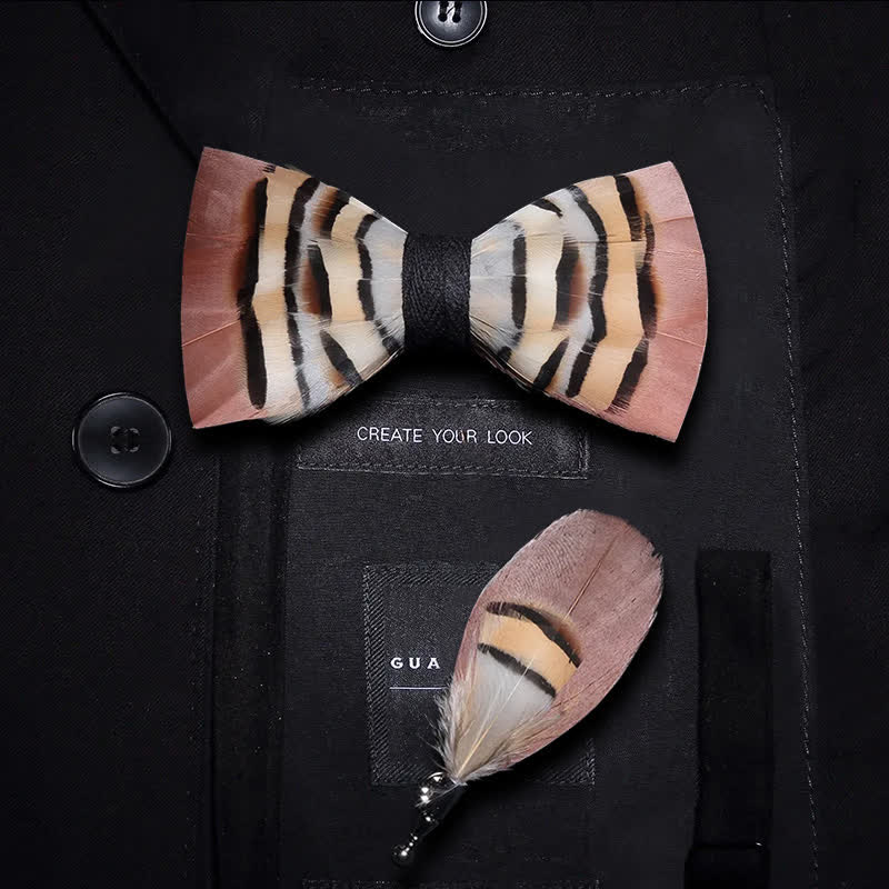 Papillon Genius in piume di cincillà marrone e corallo chiaro per bambini con spilla da bavero - Ragazzo - image 0