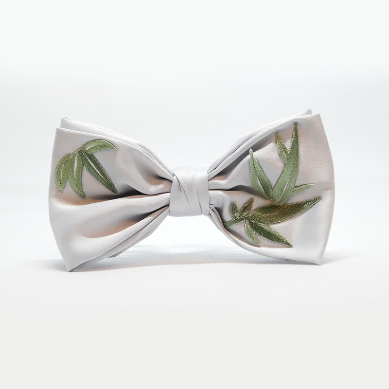 Papillon da uomo con motivo botanico ricamato in bambù - image 1