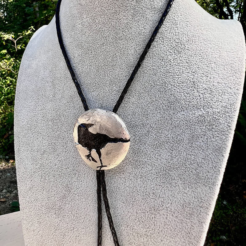 Cravatta Bolo con ciondolo in argento corvo nero - image 1