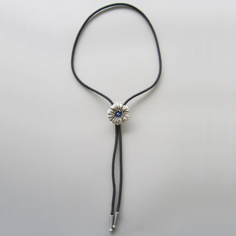 Cravatta Bolo a forma di fiore con strass di cristallo finto blu - image 6