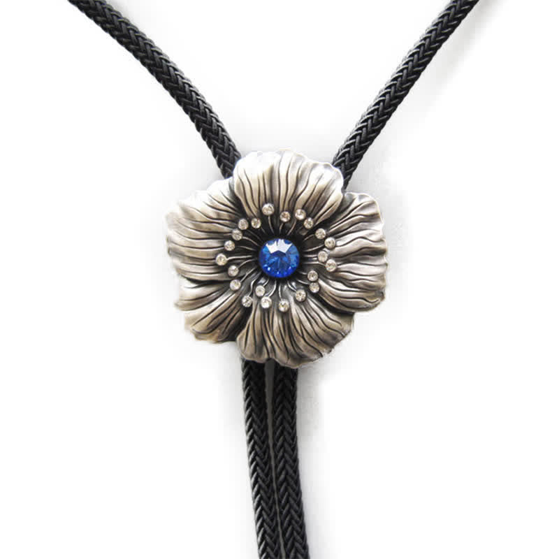 Cravatta Bolo a forma di fiore con strass di cristallo finto blu - image 7