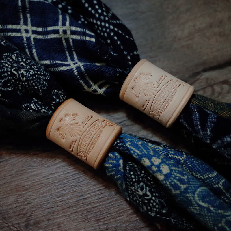 Anello per sciarpa in pelle conciata al vegetale con aquila in rilievo - image 1