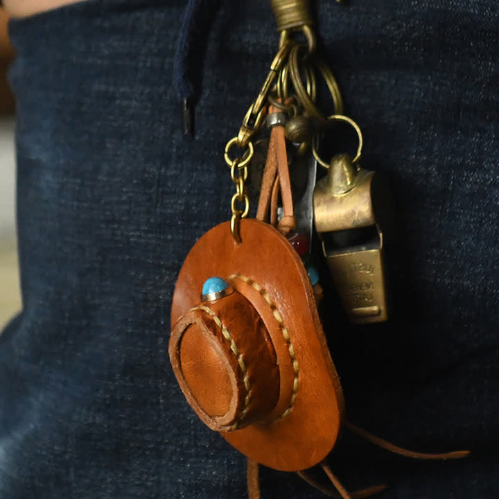 Mini cappello da cowboy in pelle portachiavi fatto a mano - image 1