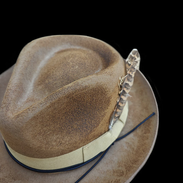 Cappello da cowboy in feltro con decorazione di piume invecchiate color cammello - image 5