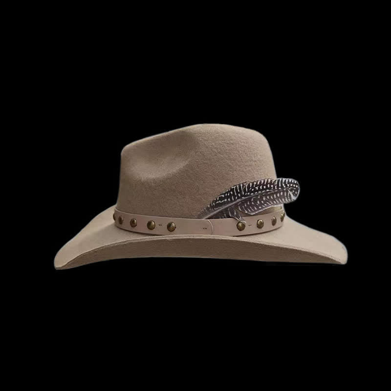 Cappello da cowboy con dettagli in piume borchiate e rivetti occidentali - image 1