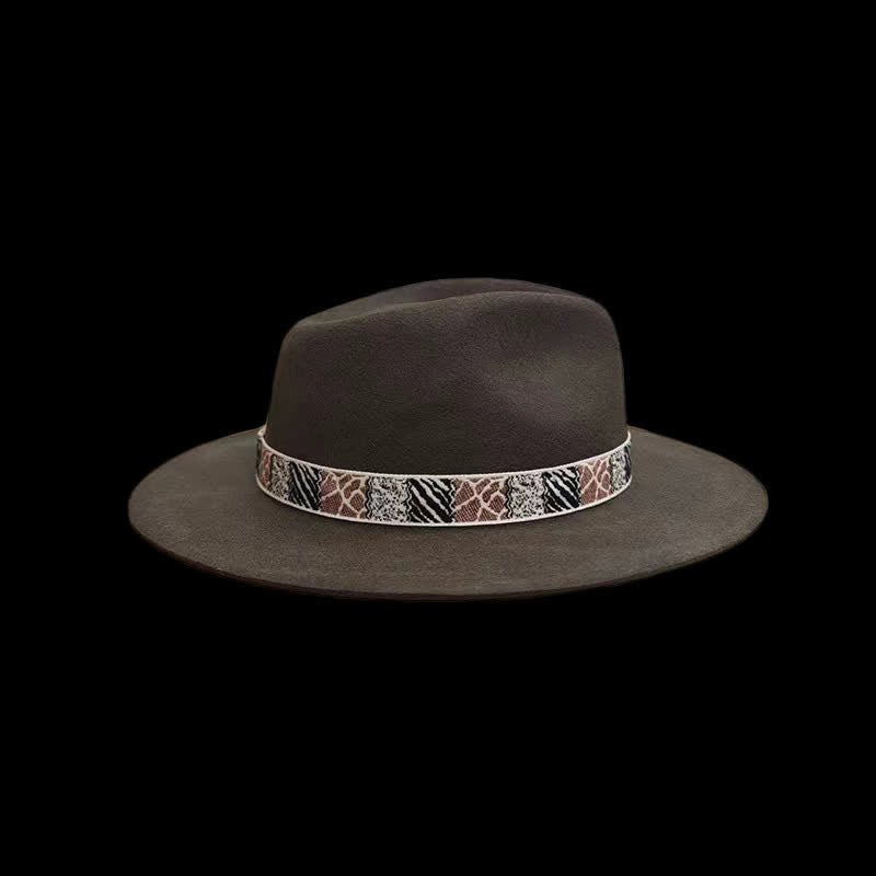 Fascia con design esotico verde scuro e cappello da cowboy con piume - image 2