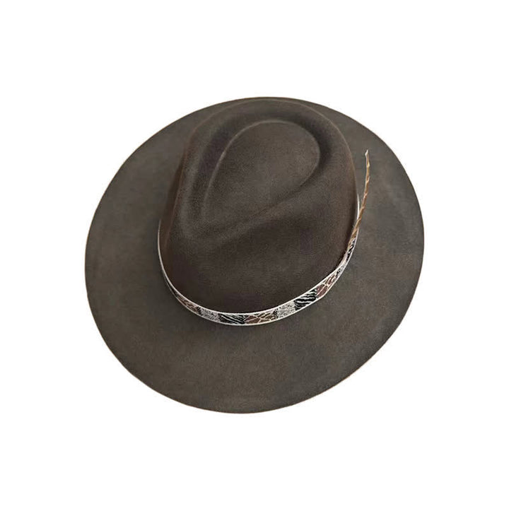 Fascia con design esotico verde scuro e cappello da cowboy con piume - image 7