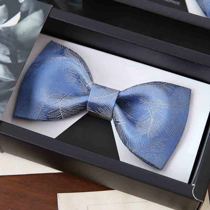 Papillon da uomo con stampa di piume sottili, azzurro cielo - Stile n. 1 - image 1