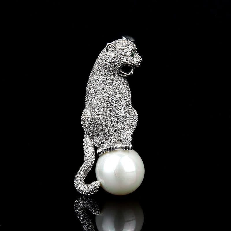 Spilla decorativa unisex con perle finte e zirconi lucidi leopardati - image 5