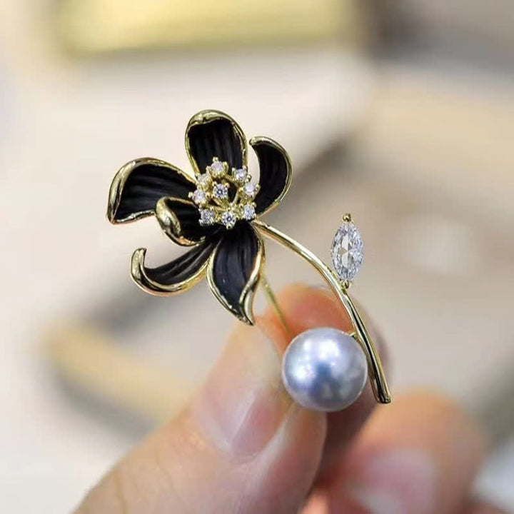 Spilla classica da donna con perle finte a forma di fiore di loto - image 4