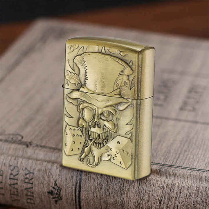 Accendino a cherosene ricaricabile in bronzo con teschio Joker e dadi - Teschio di Joker - image 0