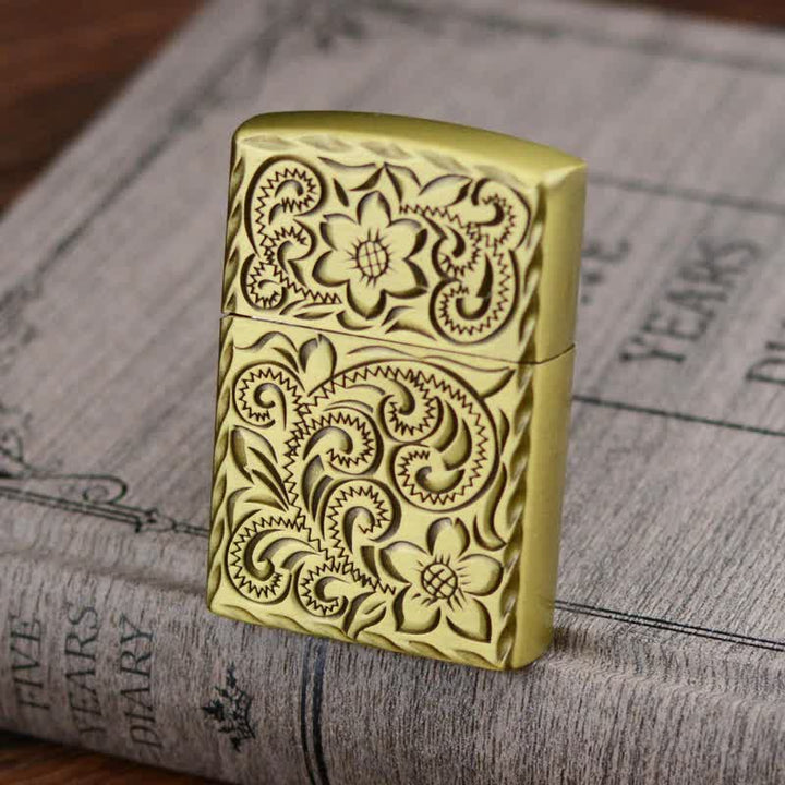 Accendino a butano ricaricabile con elegante design a rilievo floreale - Oro - image 0