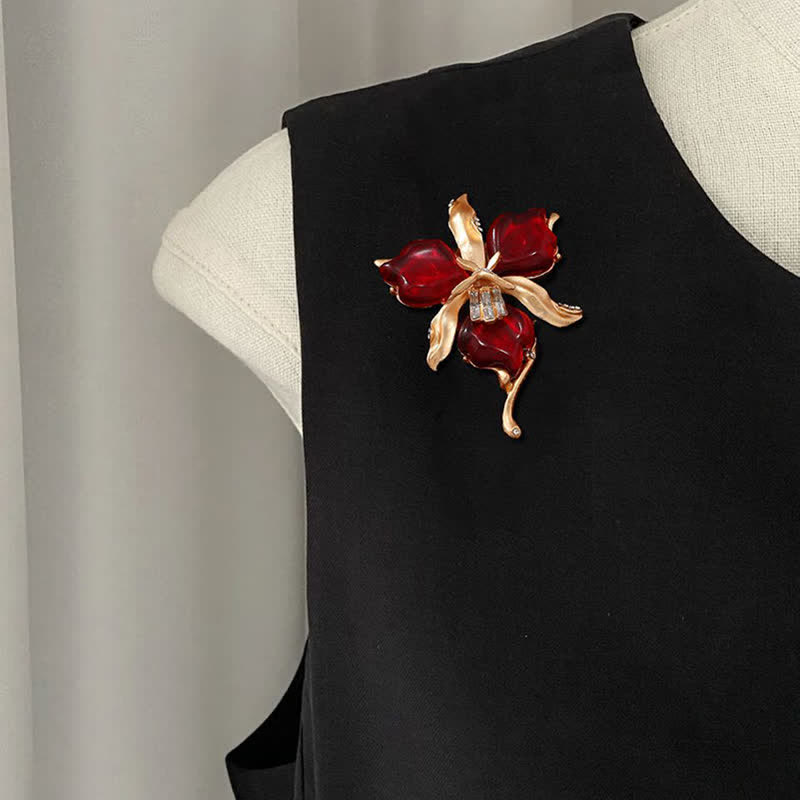 Spilla da donna in ottone metallizzato con fiore di orchidea in resina a forma di petalo - image 4