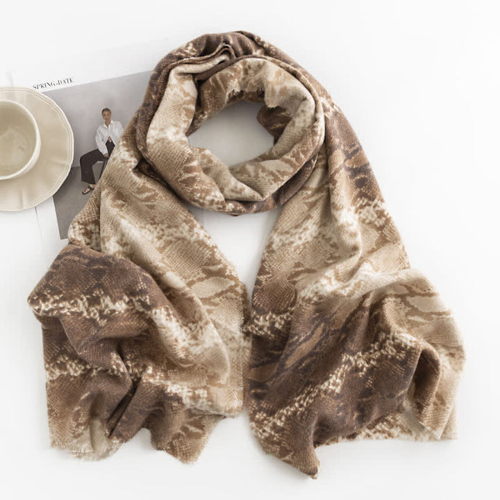 Sciarpa con stampa serpente in stile street chic da donna - Cachi - image 5