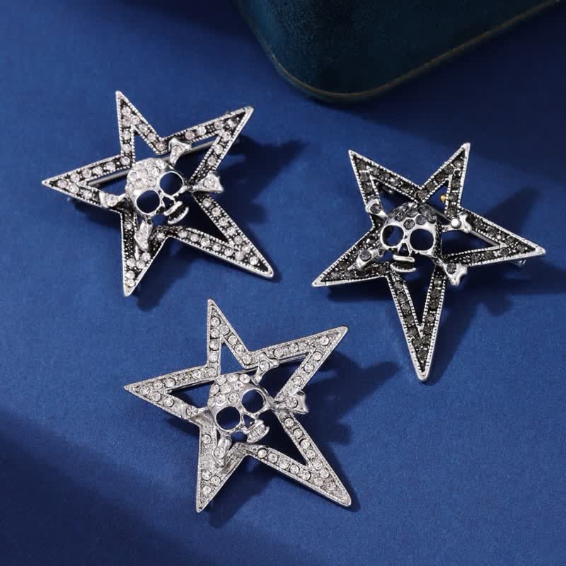 Spilla con teschio e osso a forma di pentagramma con strass - image 2