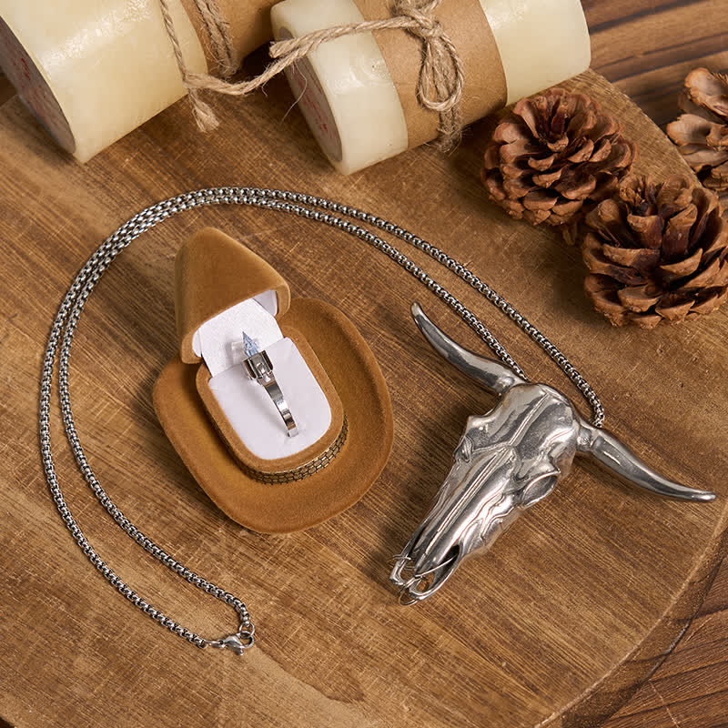 Set di anelli con lama nascosta e ciondolo a forma di toro cornuto - Ciondolo Longhorn e anello in argento - image 0