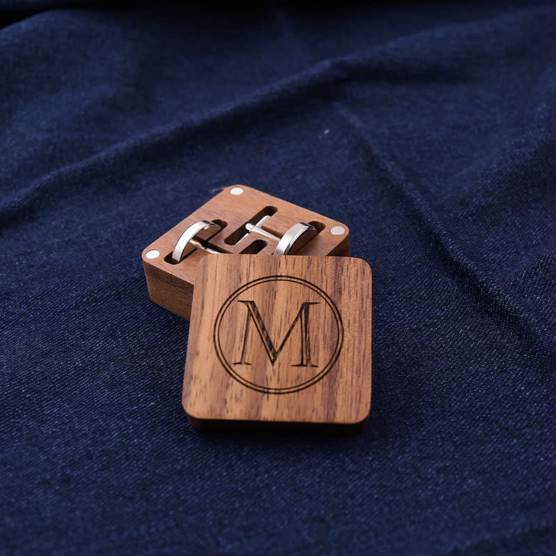 Gemelli in legno con scatola incisa con lettera personalizzata da uomo - image 4