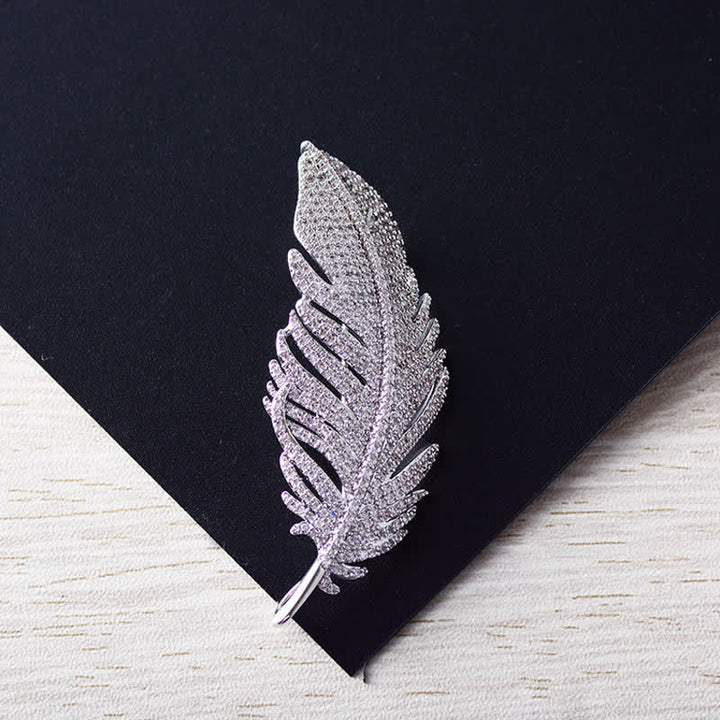 Spilla da donna minimalista in argento con zirconi e piume - image 2