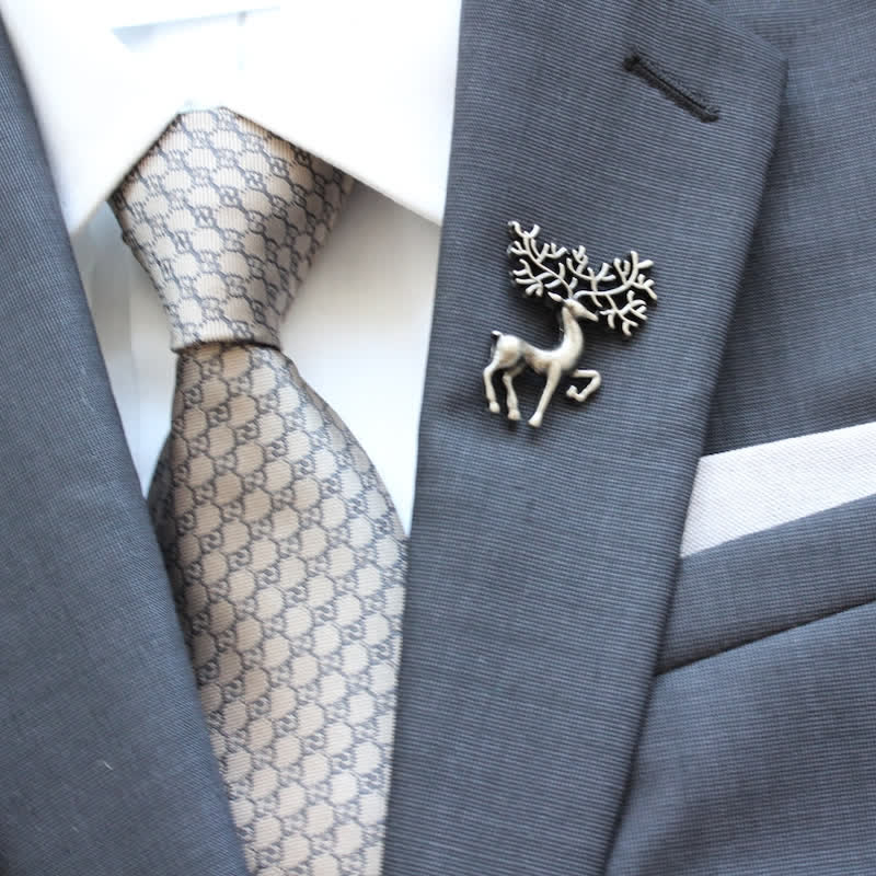 Spilla da uomo con accessorio per abito a forma di cervo d'argento a forma di alce di Natale - image 1