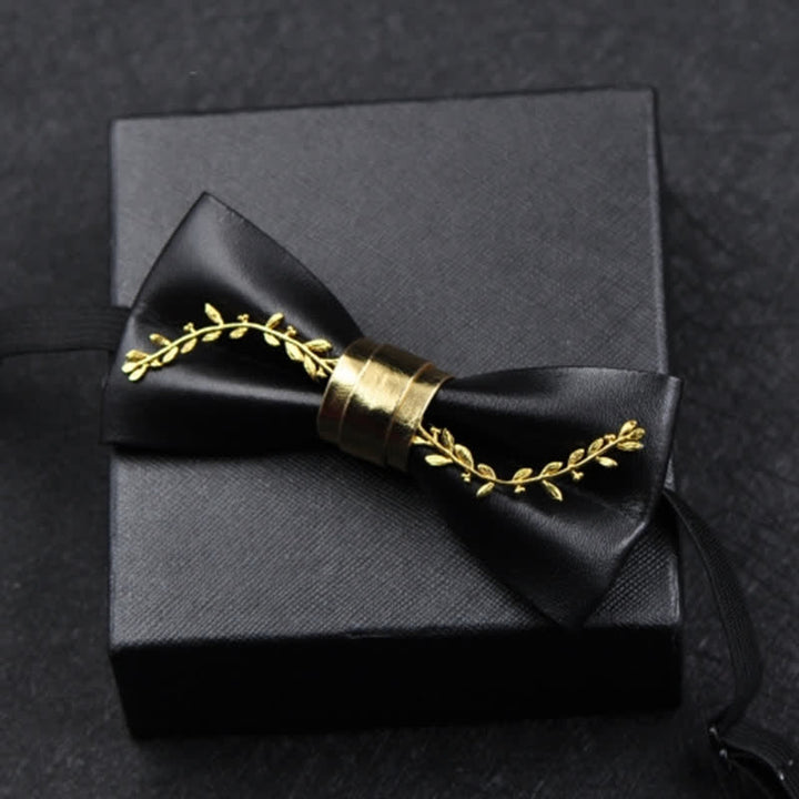 Papillon da uomo in pelle PU nera con accenti floreali in metallo dorato - image 2