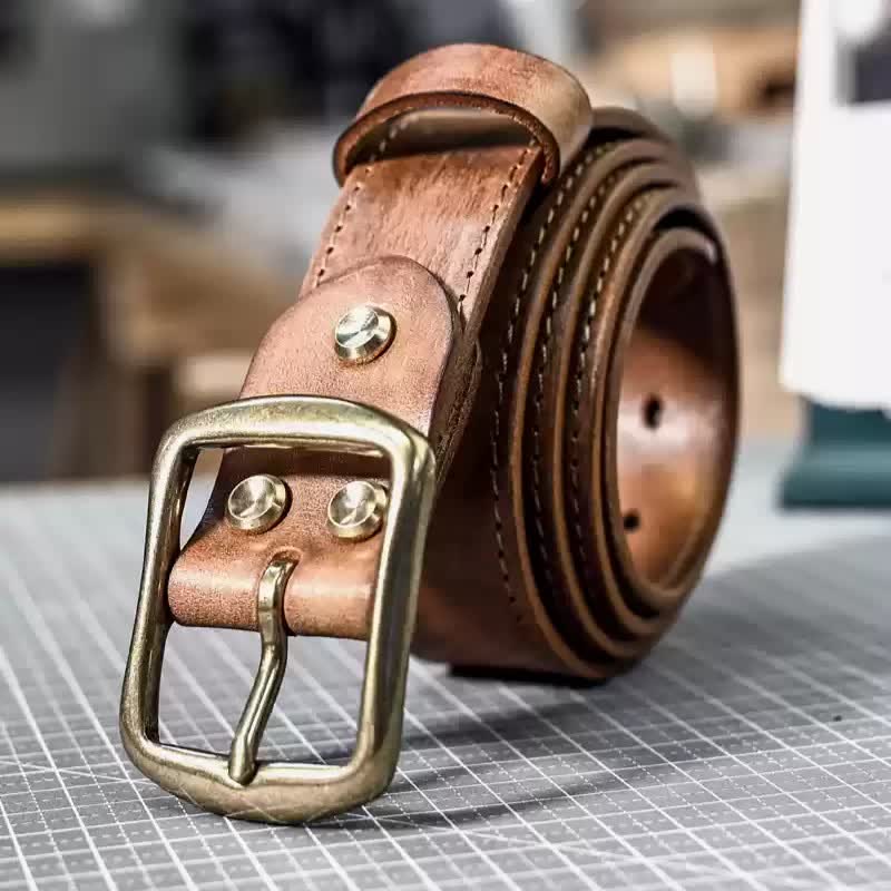 Cintura in pelle con fibbia in ottone anticato e cuciture fatte a mano, stile retrò. - Marrone giallastro - 42 - image 0