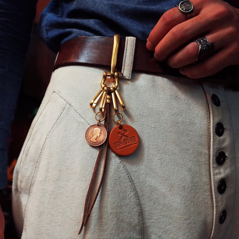 Portachiavi in pelle con clip da cintura in ottone anticato stile meccanico - image 0