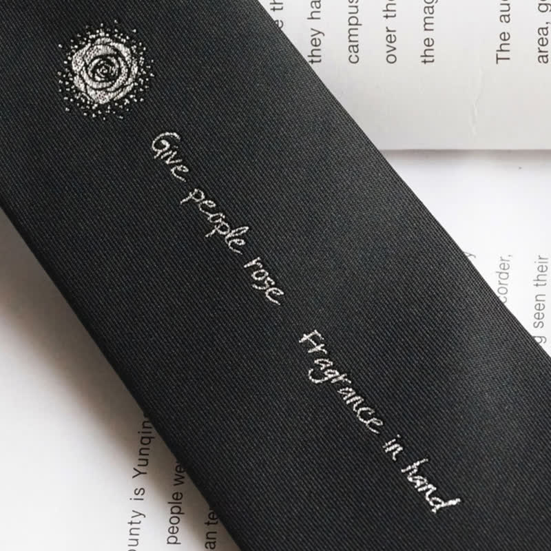Cravatta da uomo nera e argento con stampa "Give People Rose" - image 4