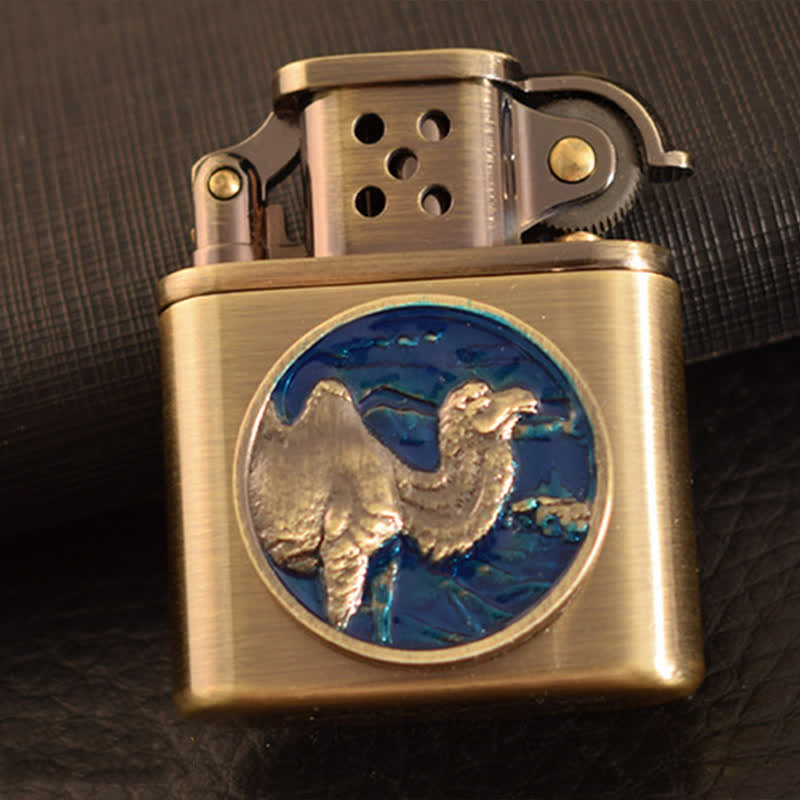 Accendino a cherosene ricaricabile con motivo animale smaltato in bronzo antico - image 7