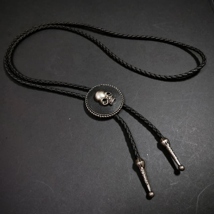 Cravatta Bolo con ciondolo a forma rotonda e motivo teschio 3D - Nero - image 1