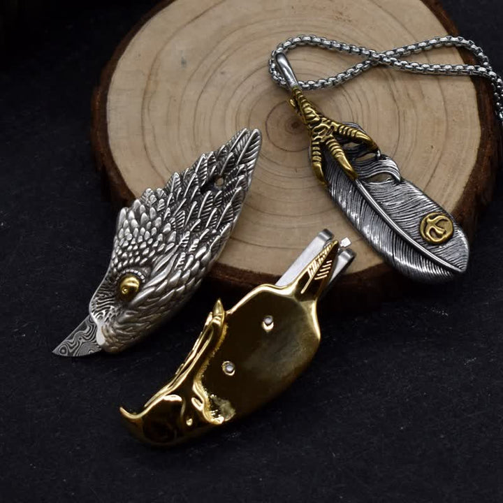 Collana con ciondolo a forma di piuma con coltello nascosto di aquila calva - Testa d'aquila - image 0