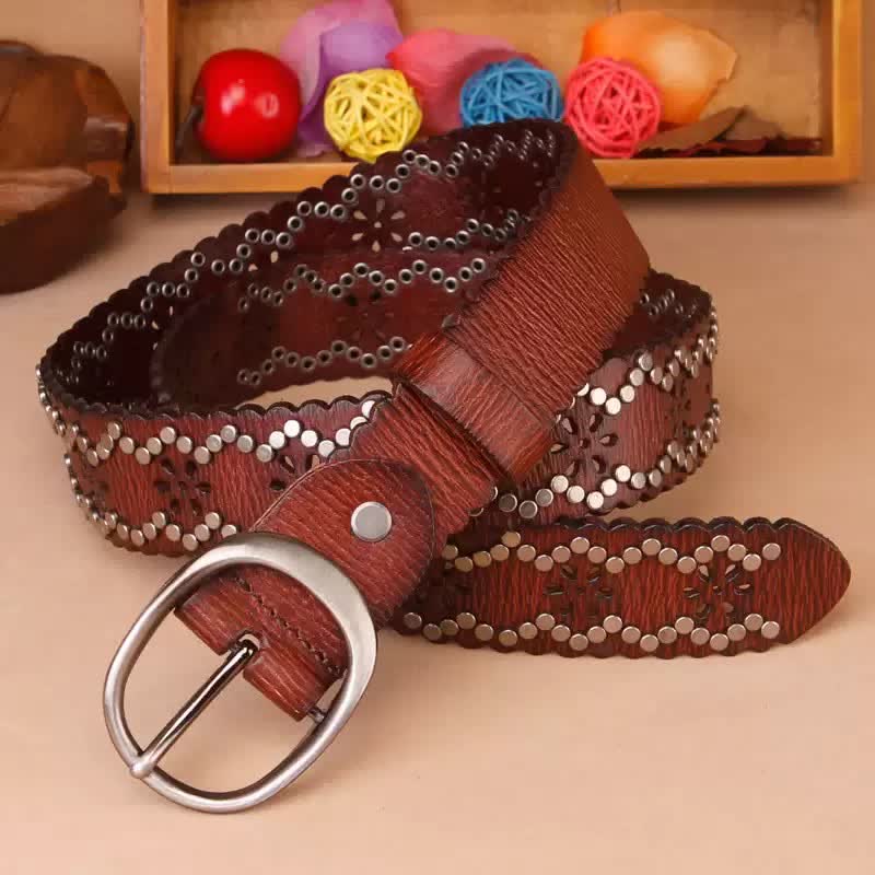 Cintura in pelle con rivetti strappati e screpolati gotici - image 1