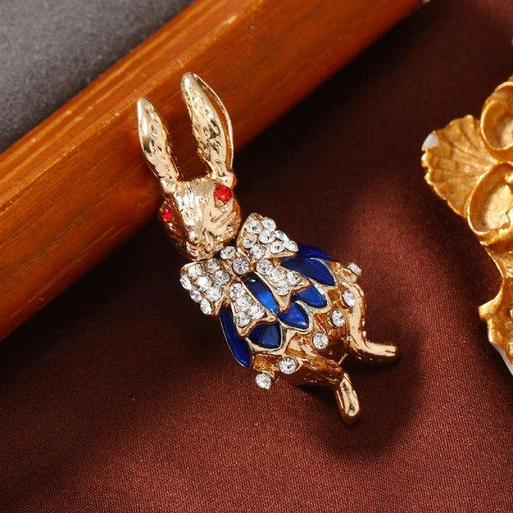 Graziosa spilla a forma di coniglio con strass e smalto, accessori per camicie - image 5