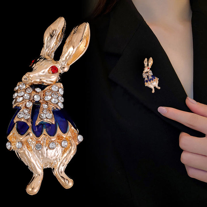 Graziosa spilla a forma di coniglio con strass e smalto, accessori per camicie - Coniglio - image 0