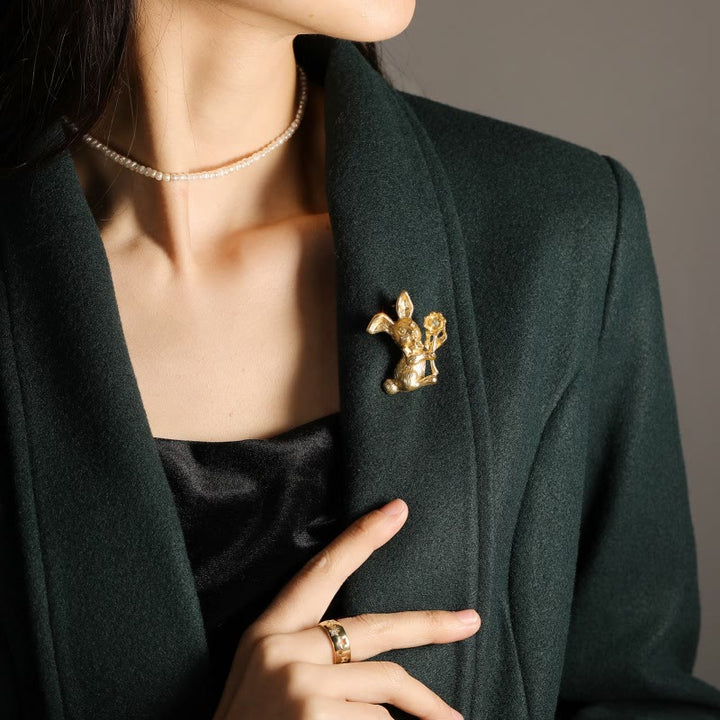 Spilla vintage con coniglio e girasoli, accessori per camicie - image 2