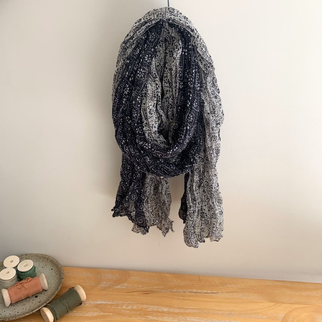 Sciarpa morbida e sottile con motivo floreale plissettato vintage da donna - #29 Grigio - image 34