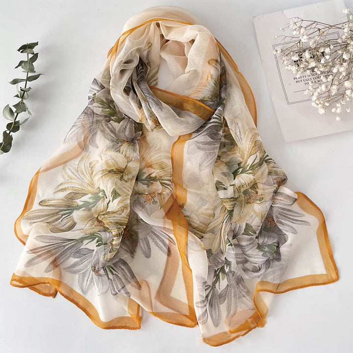 Sciarpa da spiaggia/protezione solare da donna in morbido chiffon estivo con motivo floreale. - #16 Lily - image 17