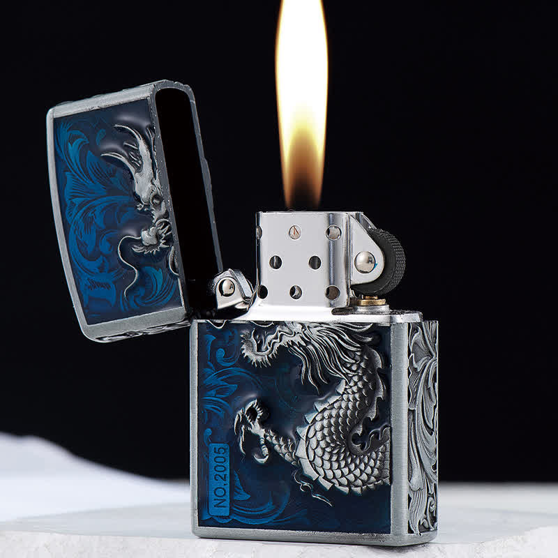Accendino a cherosene ricaricabile con rilievo del drago intagliato. - image 1
