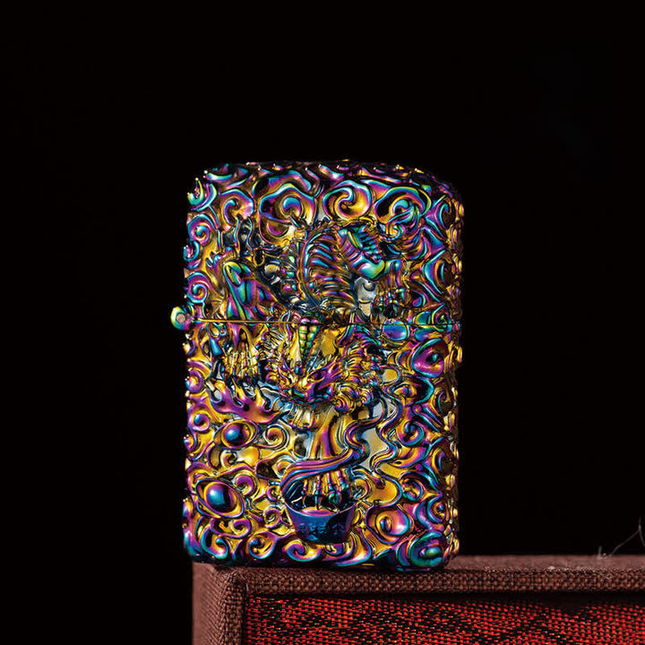 Accendino a cherosene ricaricabile con incisione di animali selvatici mitologici - Colorato - image 10