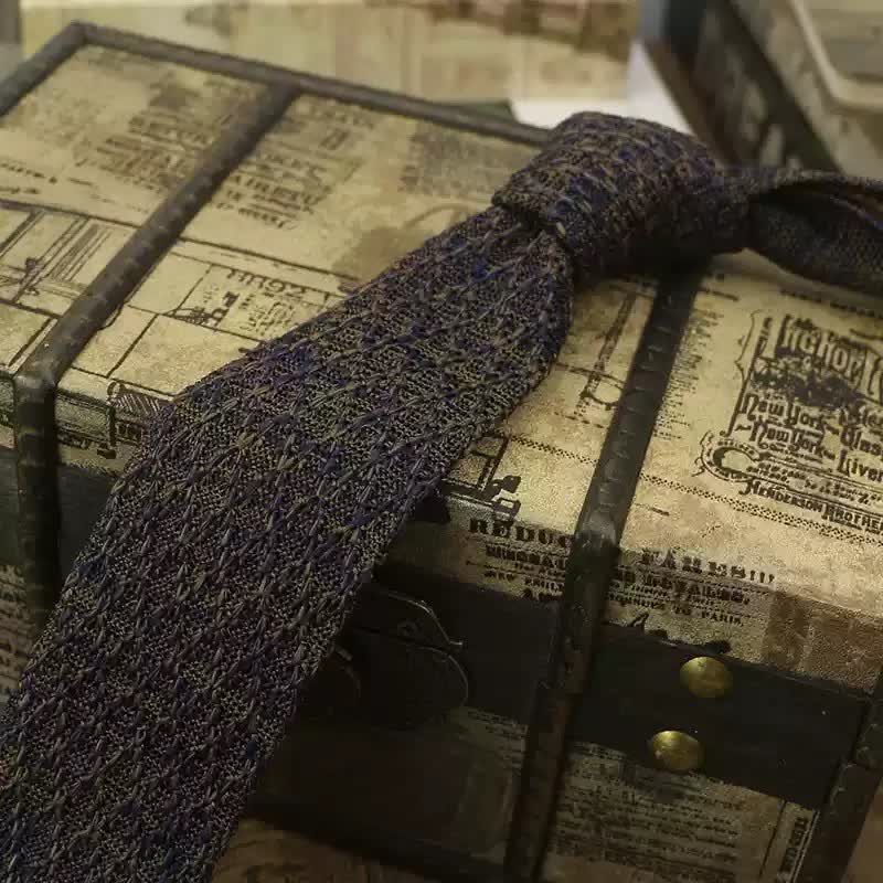 Cravatta lavorata a maglia di colore scuro variegato da uomo - Viola scuro - image 8