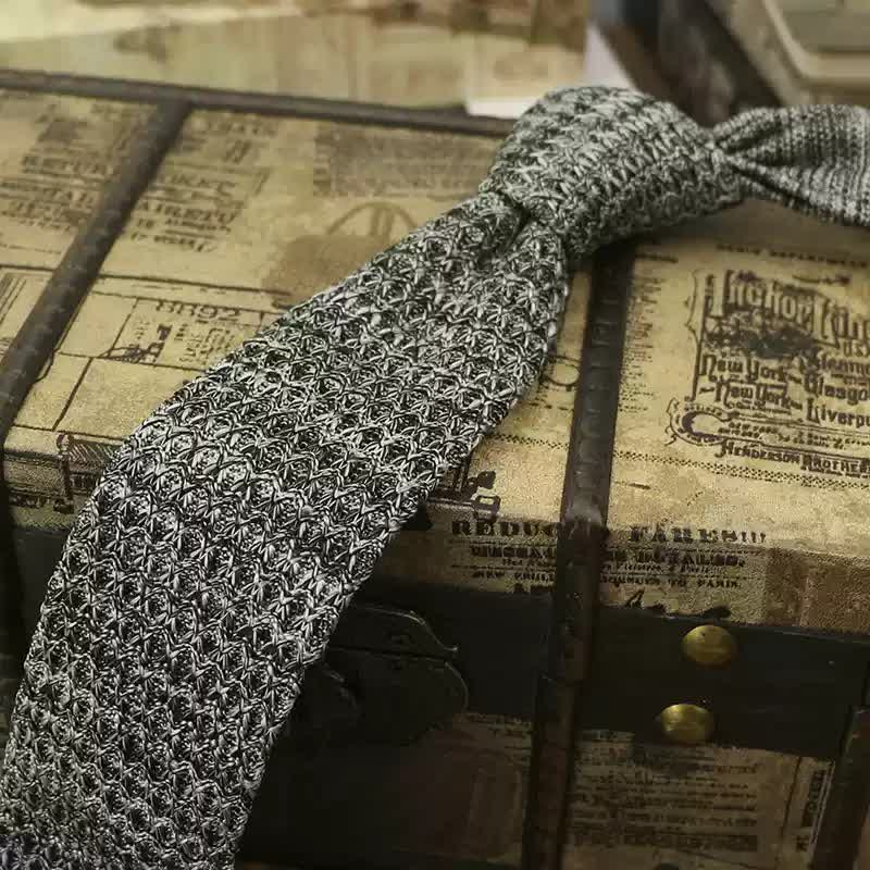 Cravatta lavorata a maglia di colore scuro variegato da uomo - Grigio scuro - image 12