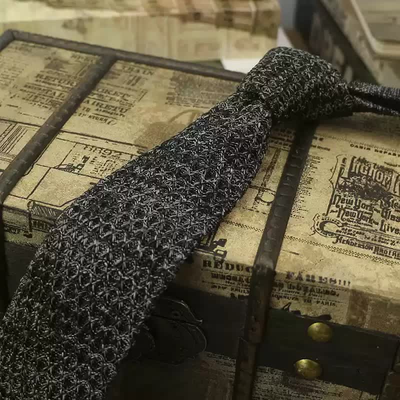 Cravatta lavorata a maglia di colore scuro variegato da uomo - Nero - image 14